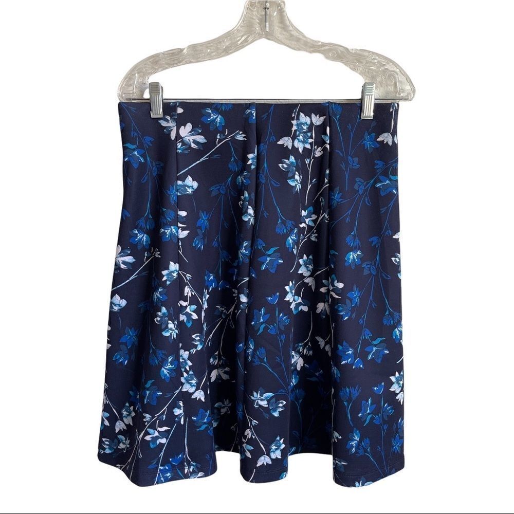 Roz & Ali Black with Blue Floral Print Skater Mini Skirt‎ - Size Medium